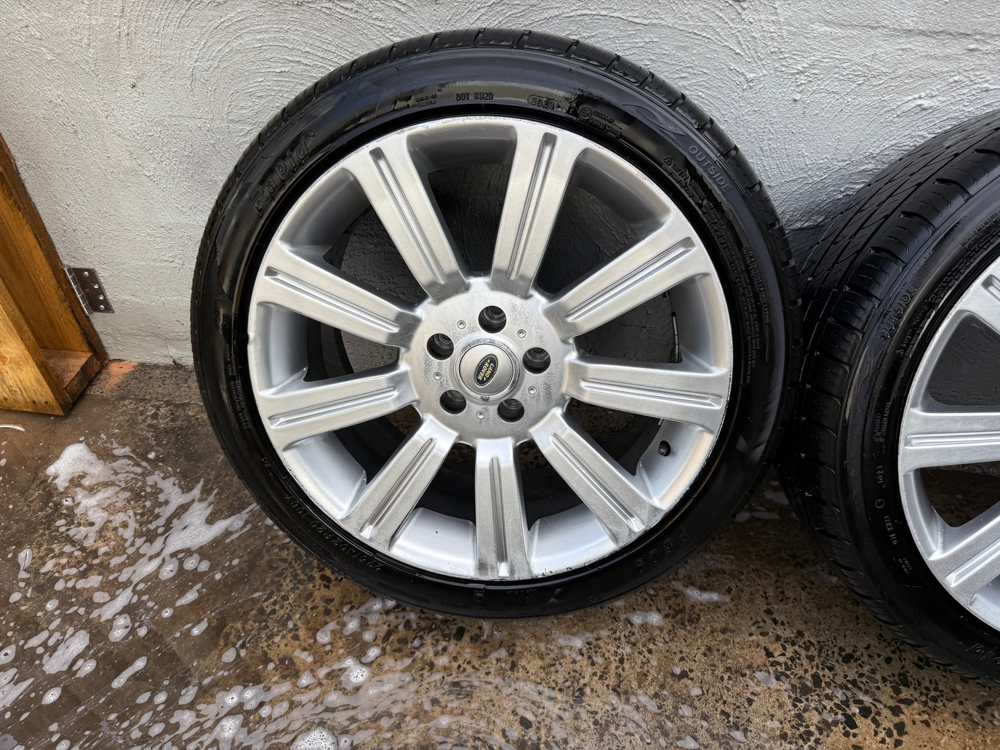 Land Rover Range Rover 20” Alloy Wheels with Good Tyres