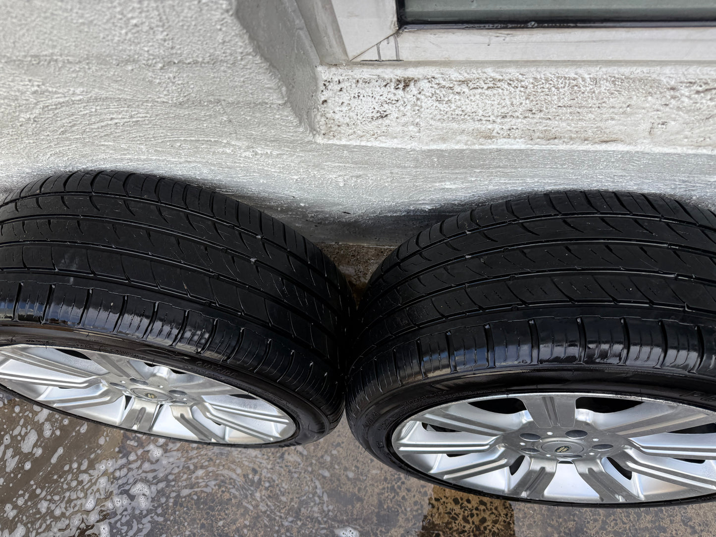 Land Rover Range Rover 20” Alloy Wheels with Good Tyres