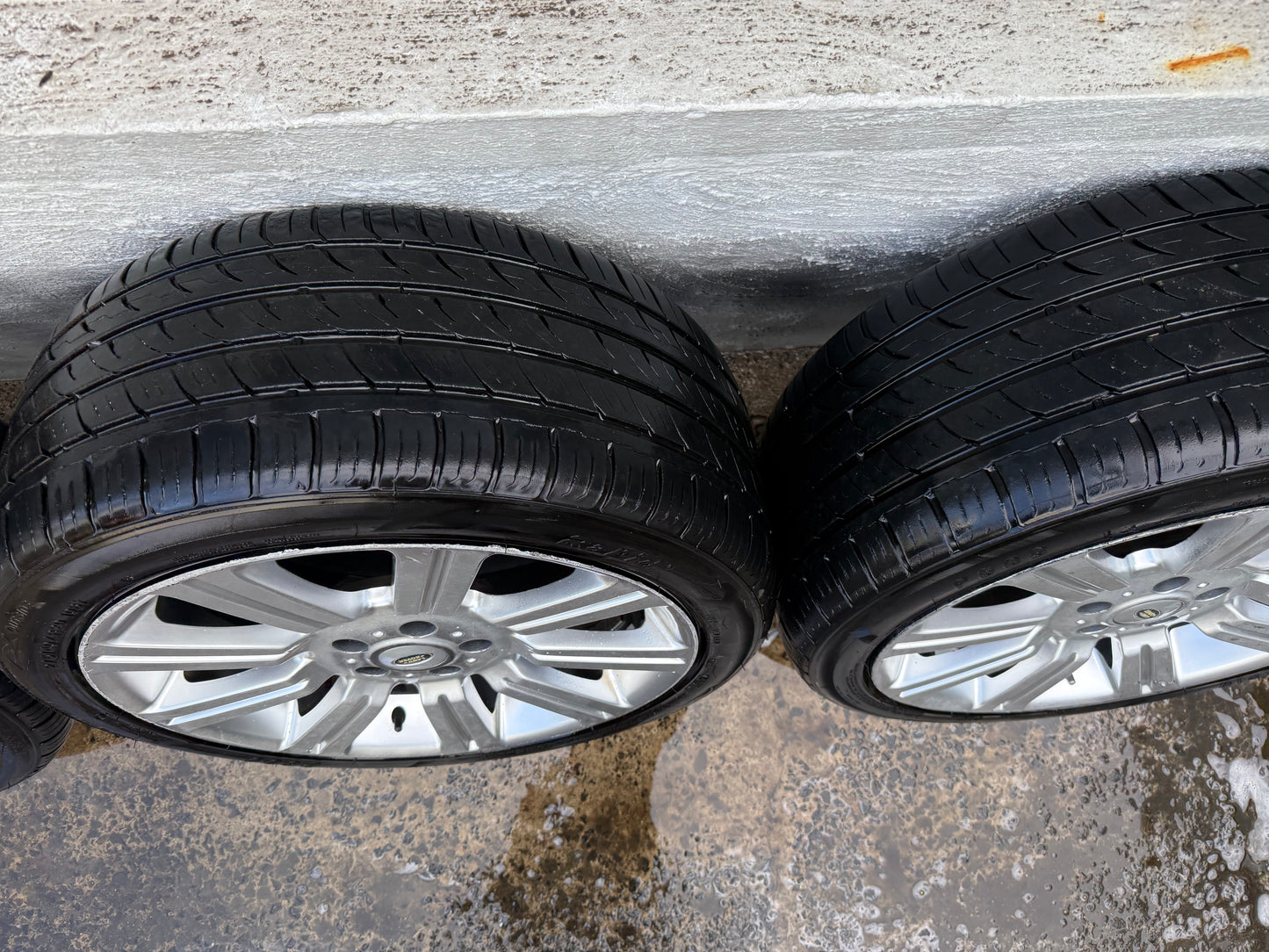 Land Rover Range Rover 20” Alloy Wheels with Good Tyres