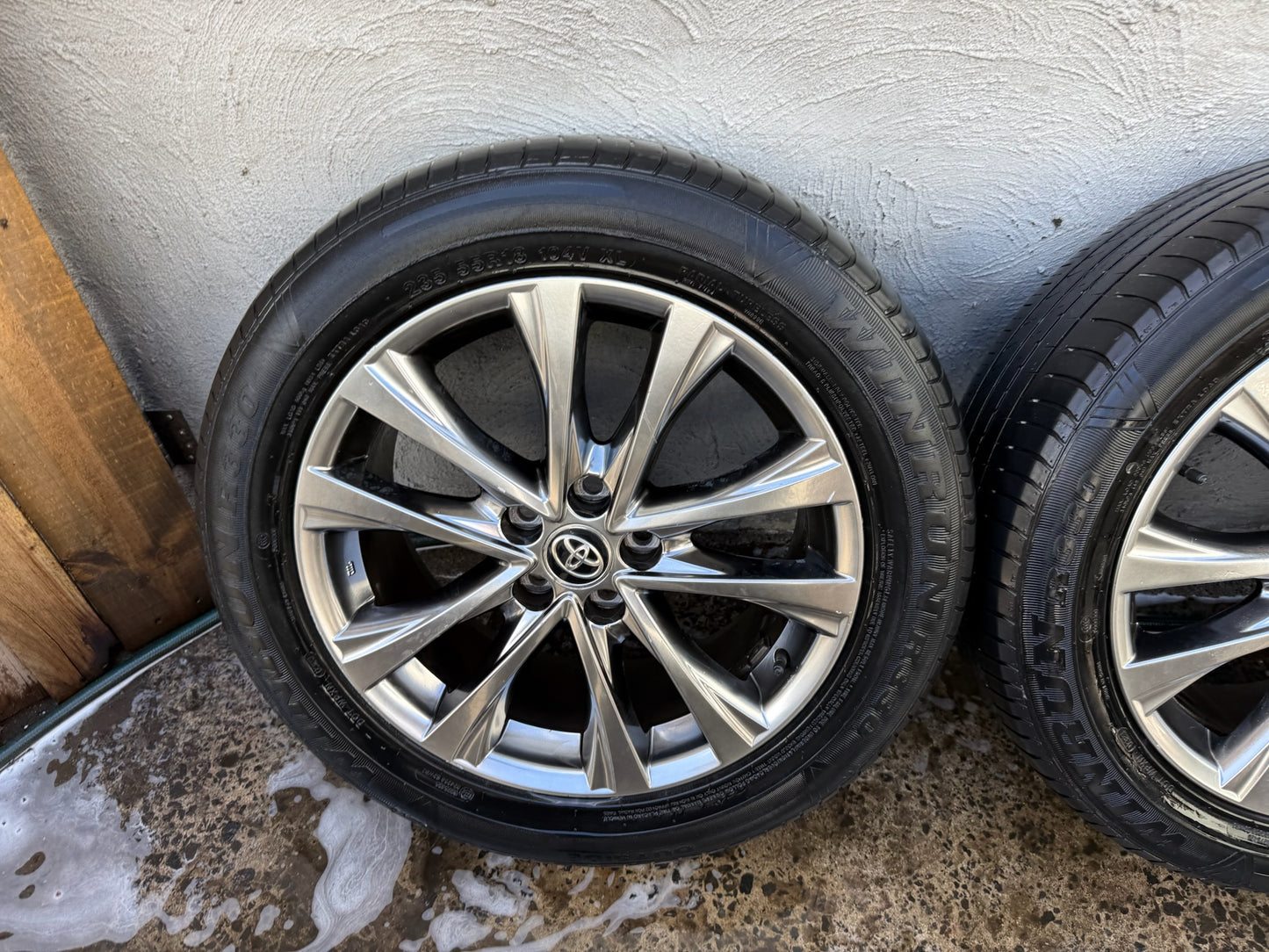 Toyota RAV4 18” Alloy Wheels with Tyres
