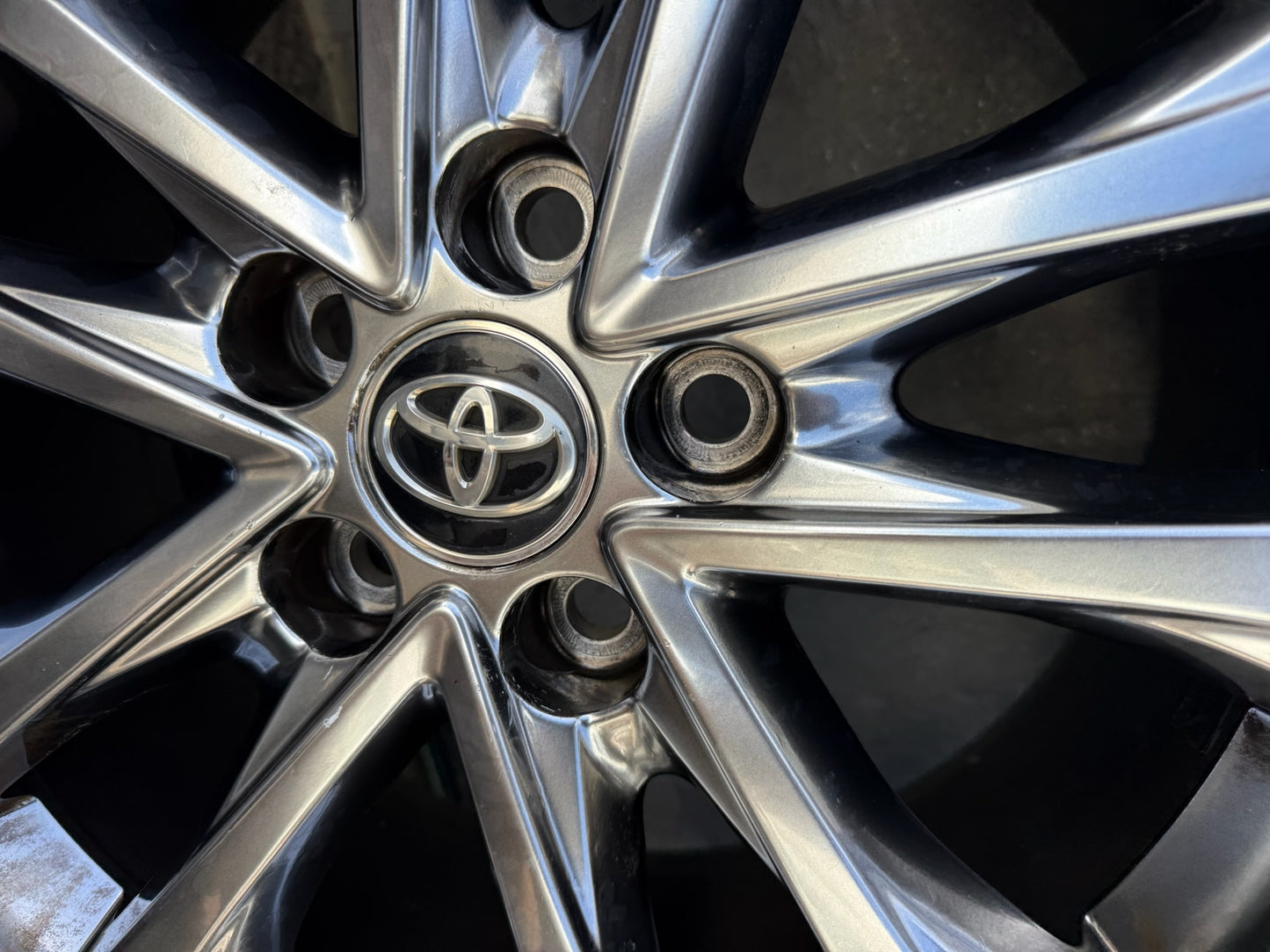 Toyota RAV4 18” Alloy Wheels with Tyres