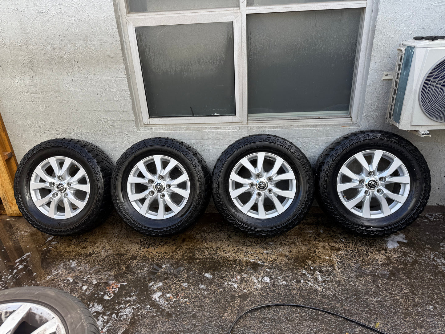 Toyota Landcruiser 18” 200 Series Sahara Alloy Wheels with Cooper Tyres