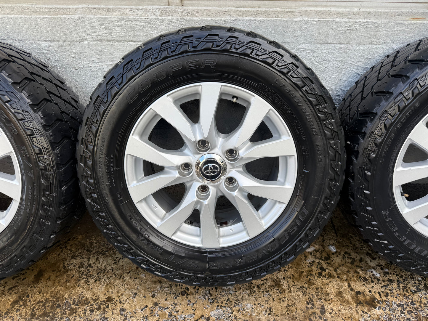 Toyota Landcruiser 18” 200 Series Sahara Alloy Wheels with Cooper Tyres