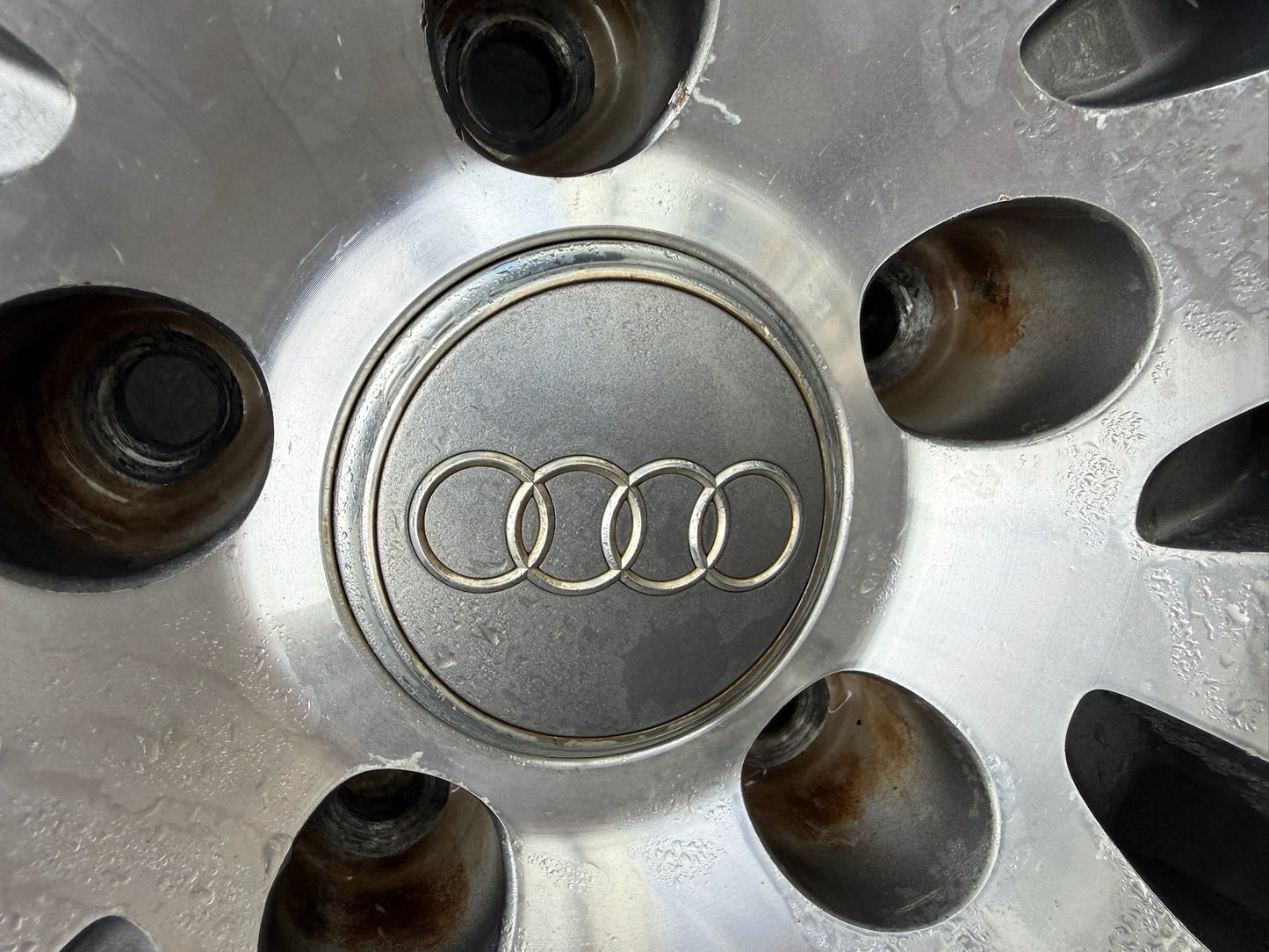 Audi Q7 20” Alloy Wheels with Good Tyres