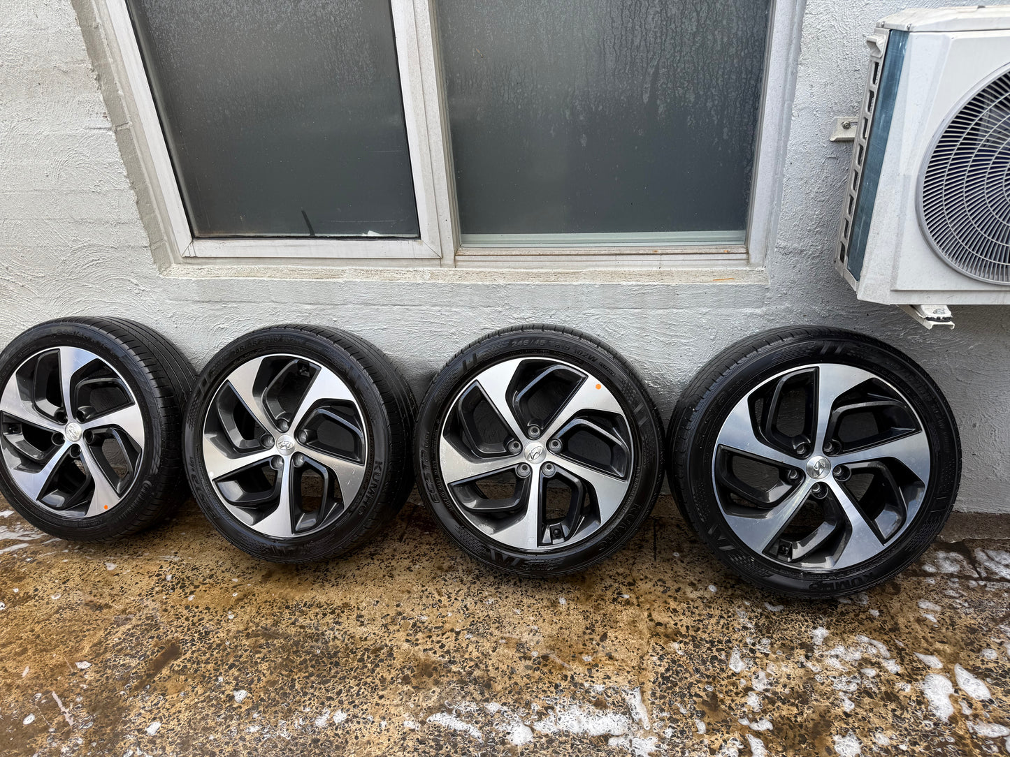 Hyundai Tuscon 19” Alloy Wheels with Good Tyres