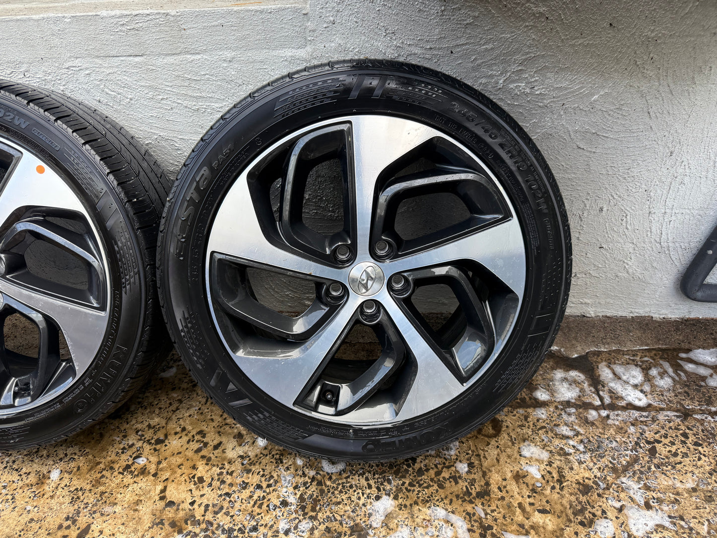 Hyundai Tuscon 19” Alloy Wheels with Good Tyres