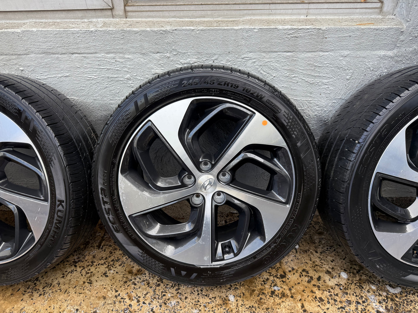 Hyundai Tuscon 19” Alloy Wheels with Good Tyres
