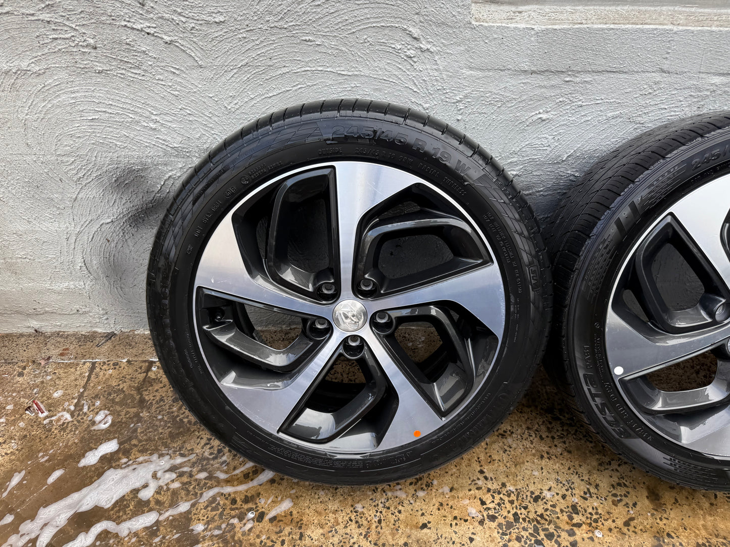 Hyundai Tuscon 19” Alloy Wheels with Good Tyres