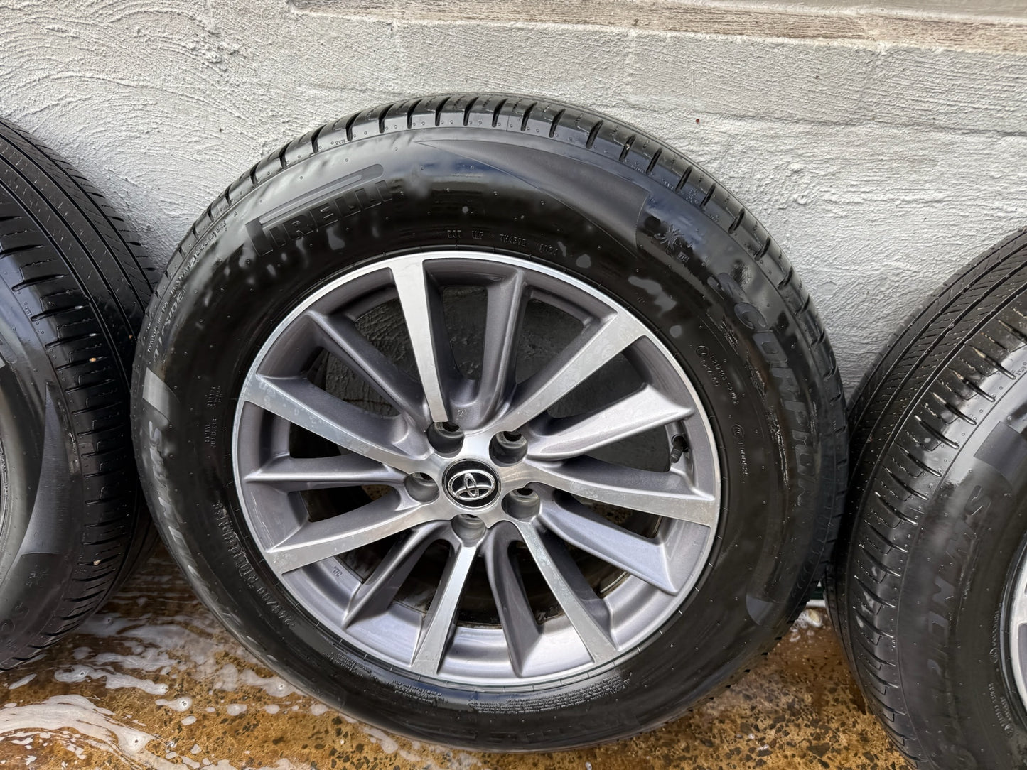Toyota Kluger 18” Alloy Wheels with Pirelli Good Tyres