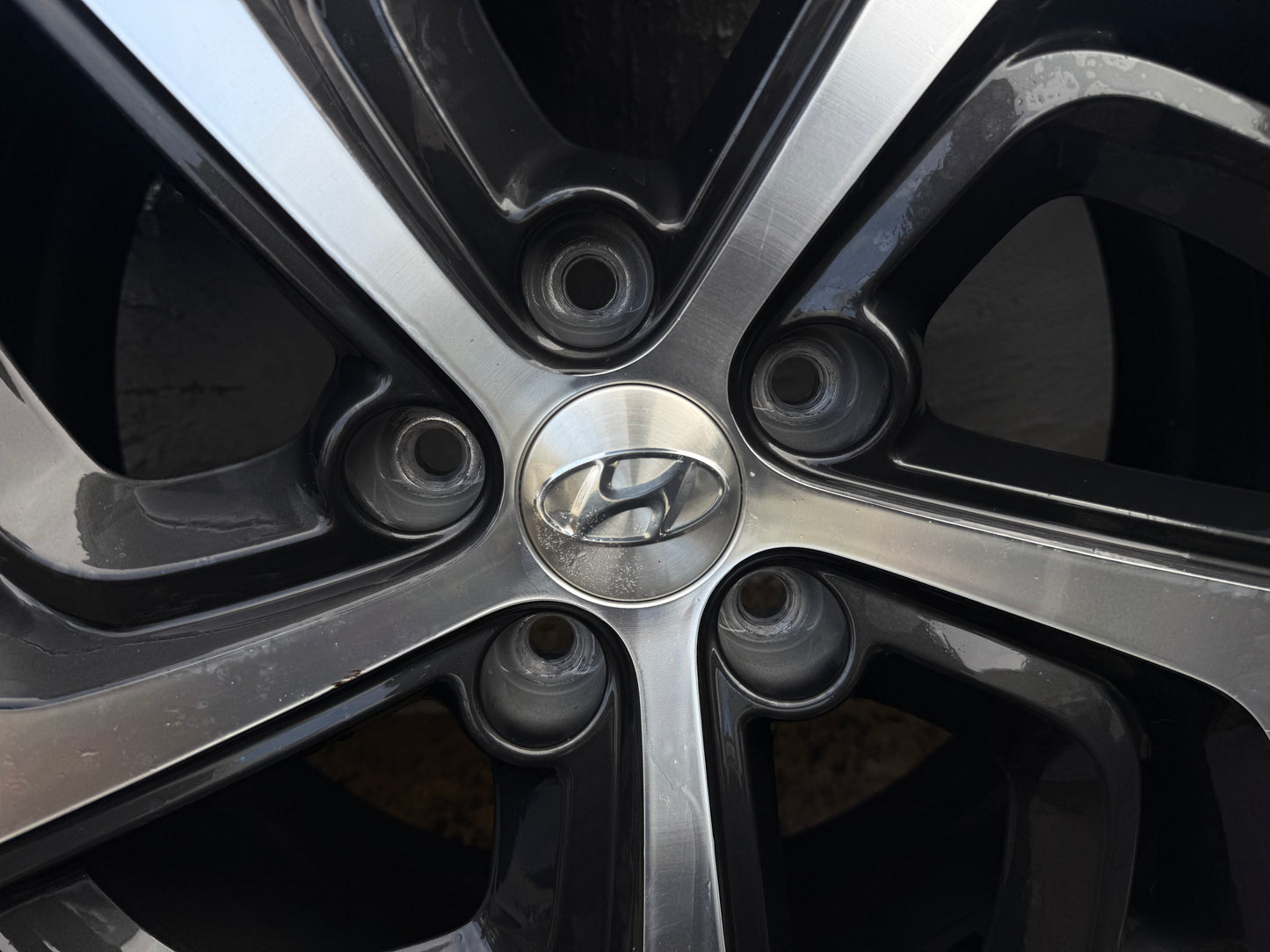 Hyundai Tuscon 19” Alloy Wheels with Good Tyres