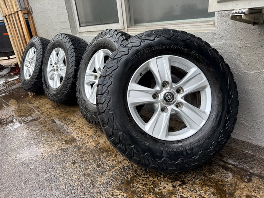 Toyota Landcruiser 200 Series Sahara 17” Alloy Wheels with Good Tyres