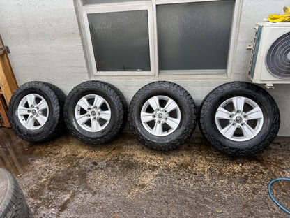 Toyota Landcruiser 200 Series Sahara 17” Alloy Wheels with Good Tyres