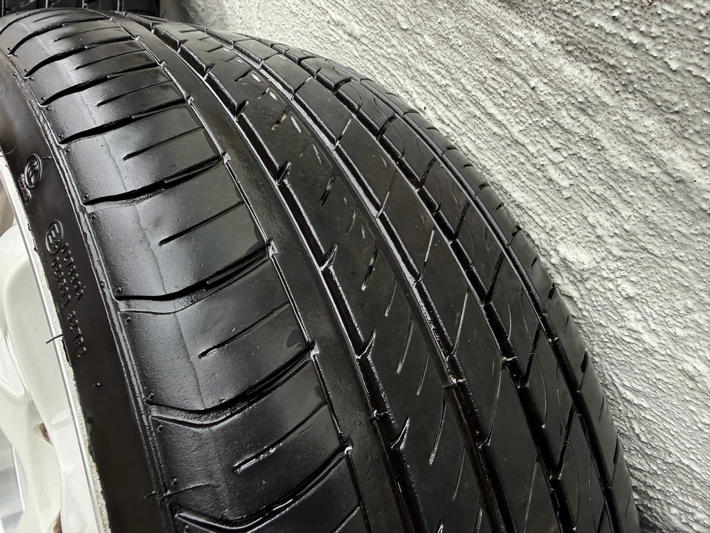 Hussla 20” Alloy Wheels with Excellent Tyres