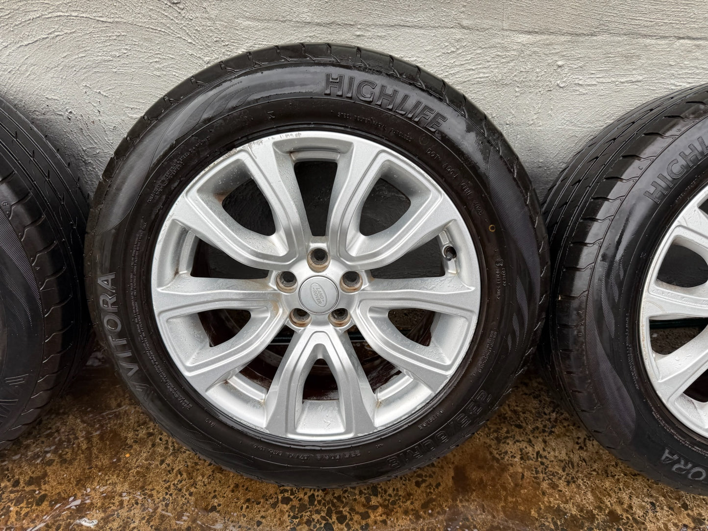 Range Rover Evoque 18” Alloy Wheels with Good Tyres