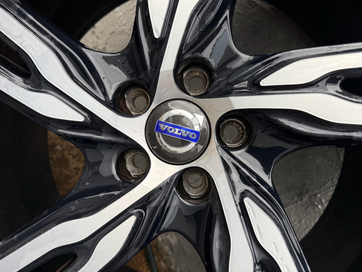 Volvo XC60 20” Alloy Wheels with Good Tyres