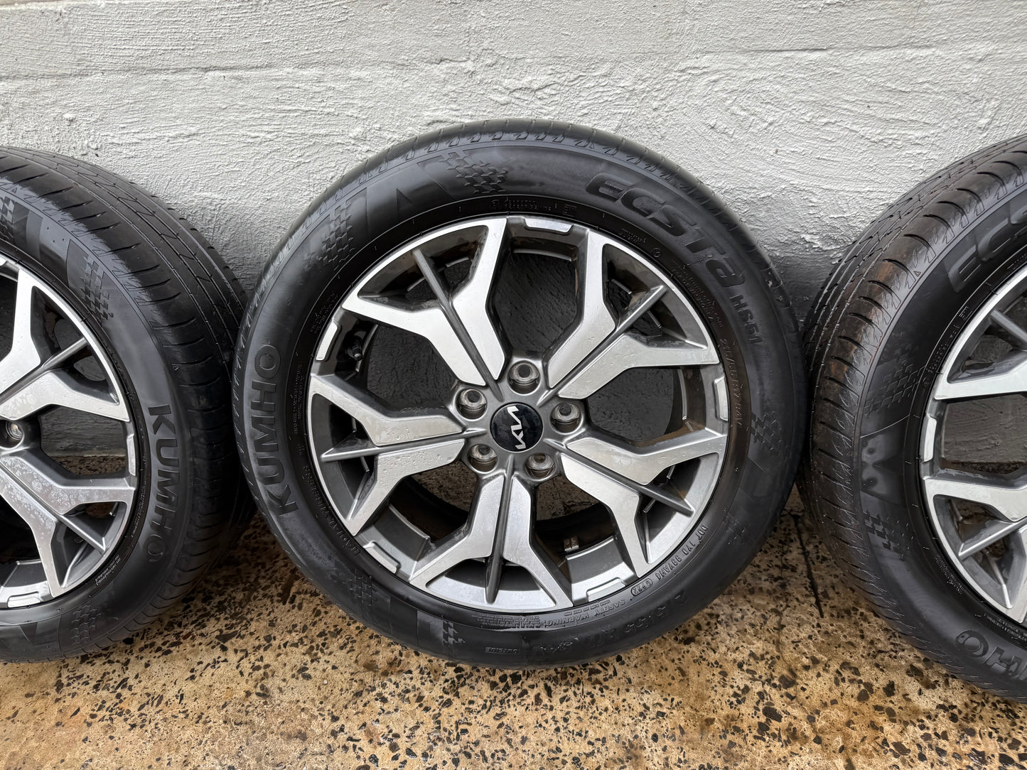 Kia Seltos 17” Alloy Wheels with Very Good Tyres