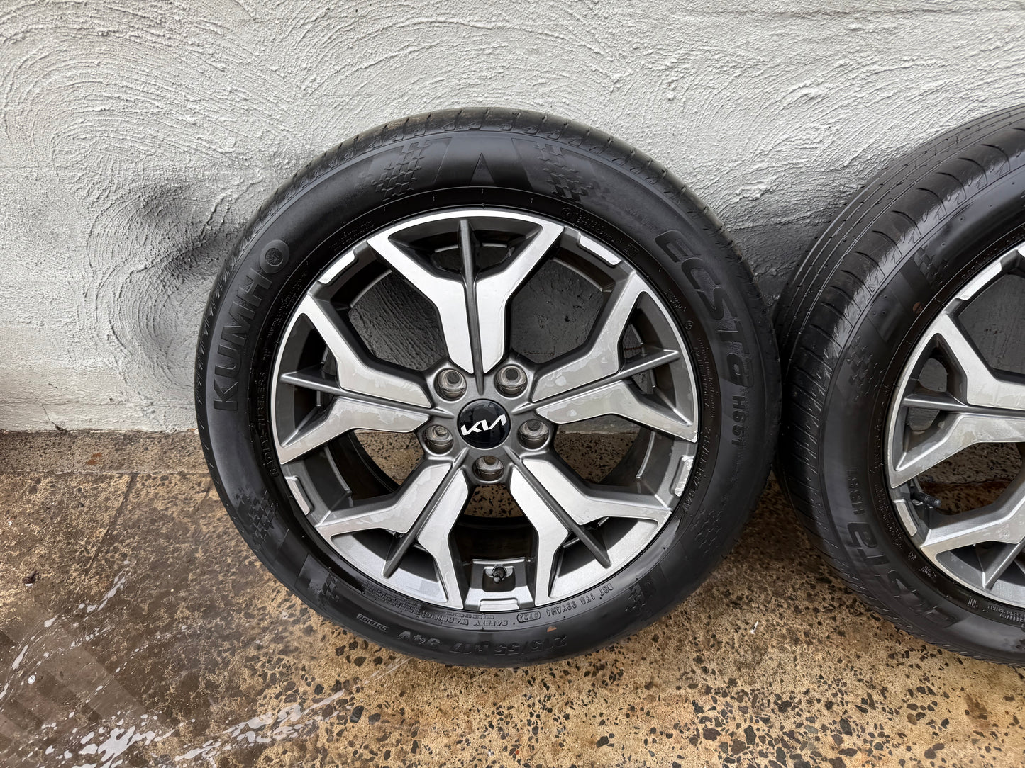 Kia Seltos 17” Alloy Wheels with Very Good Tyres