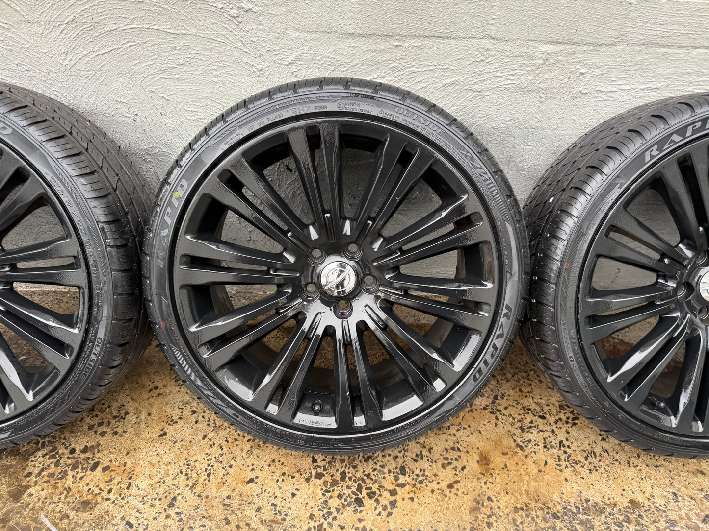 Chrysler 300 20” Alloy Wheels with New Tyres
