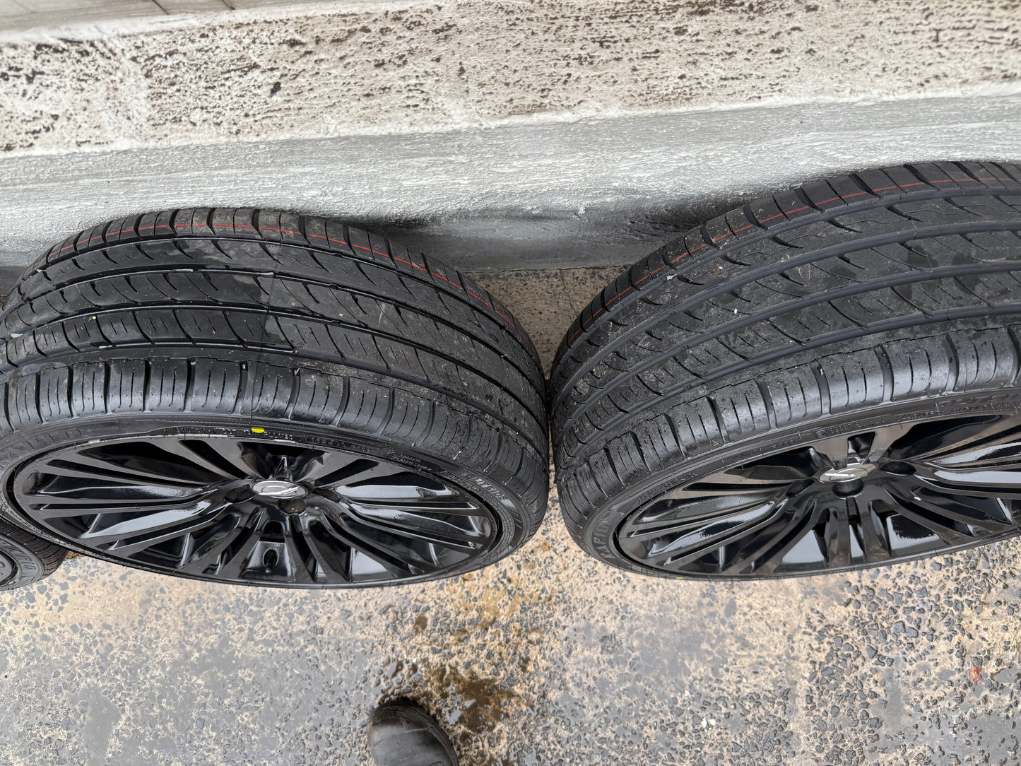 Chrysler 300 20” Alloy Wheels with New Tyres