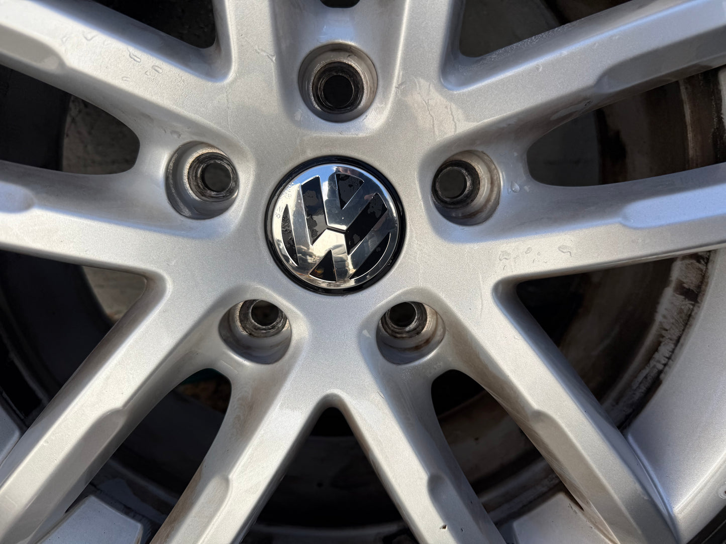 Volkswagen Touareg 18” Alloy Wheels with Good Tyres