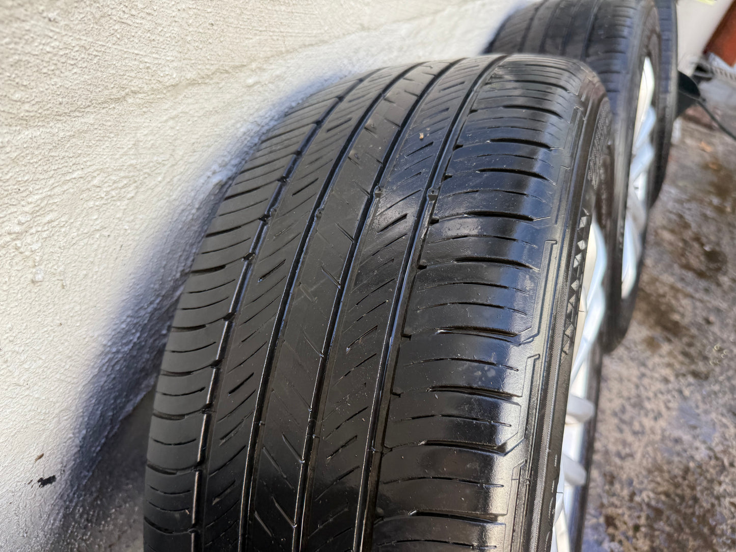 Volkswagen Touareg 18” Alloy Wheels with Good Tyres
