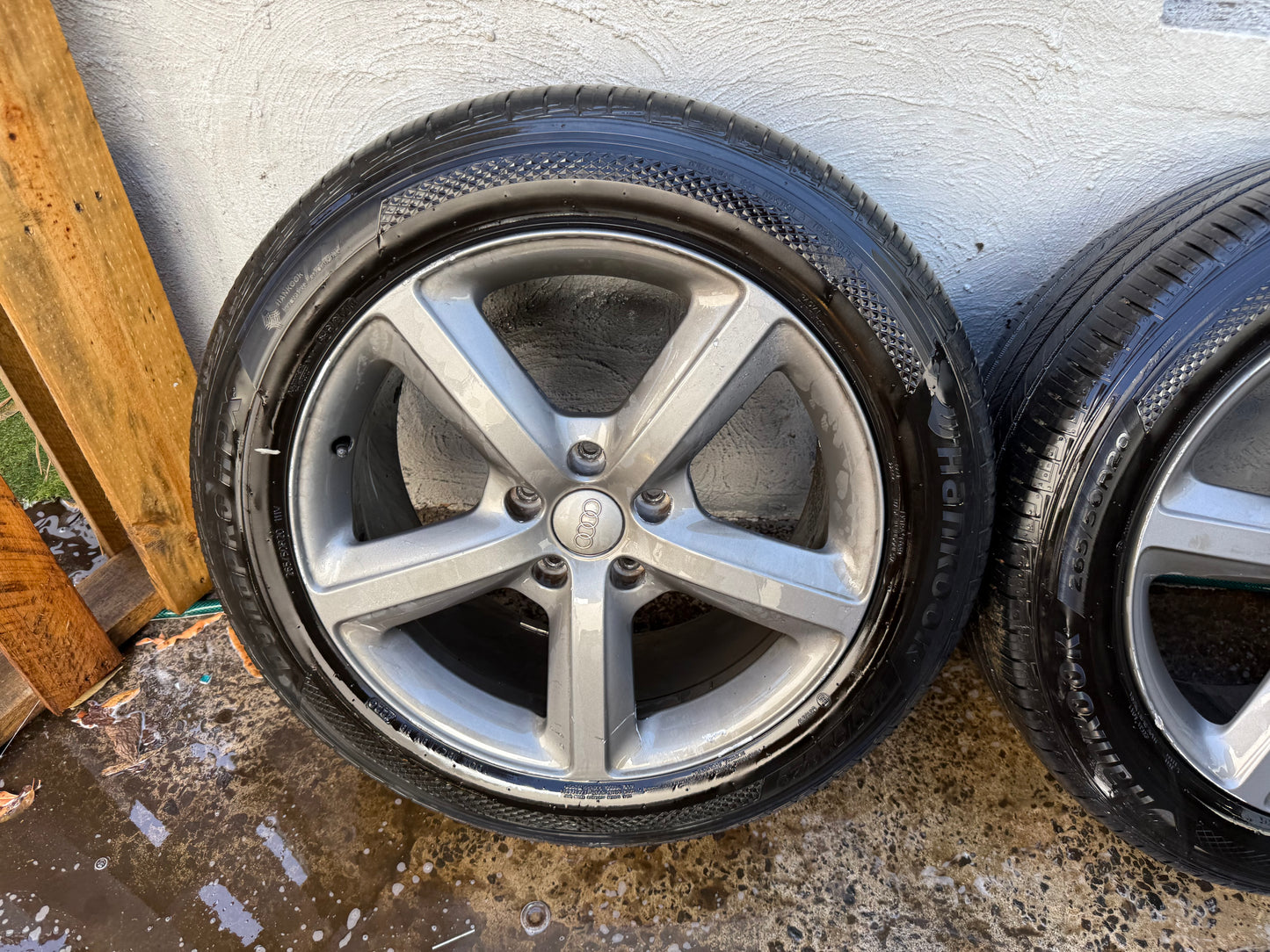 Audi Q7 20” Alloy Wheels with Excellent Tyres
