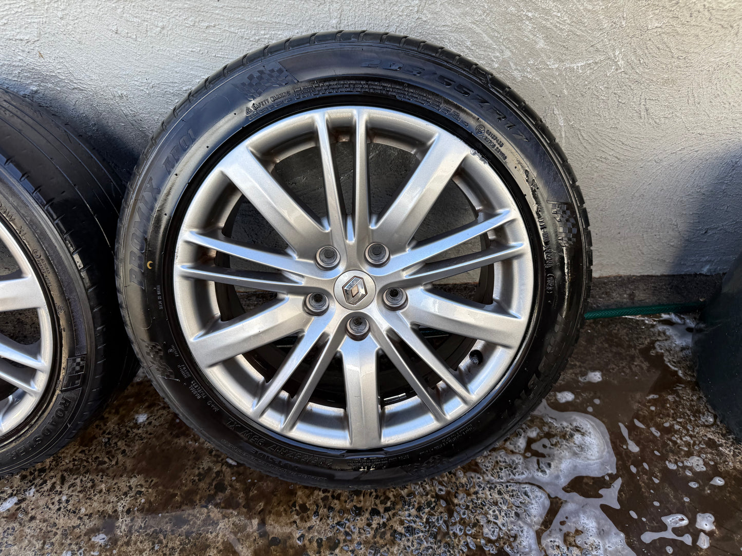 Renault Megane 17” Alloy Wheels with Tyres