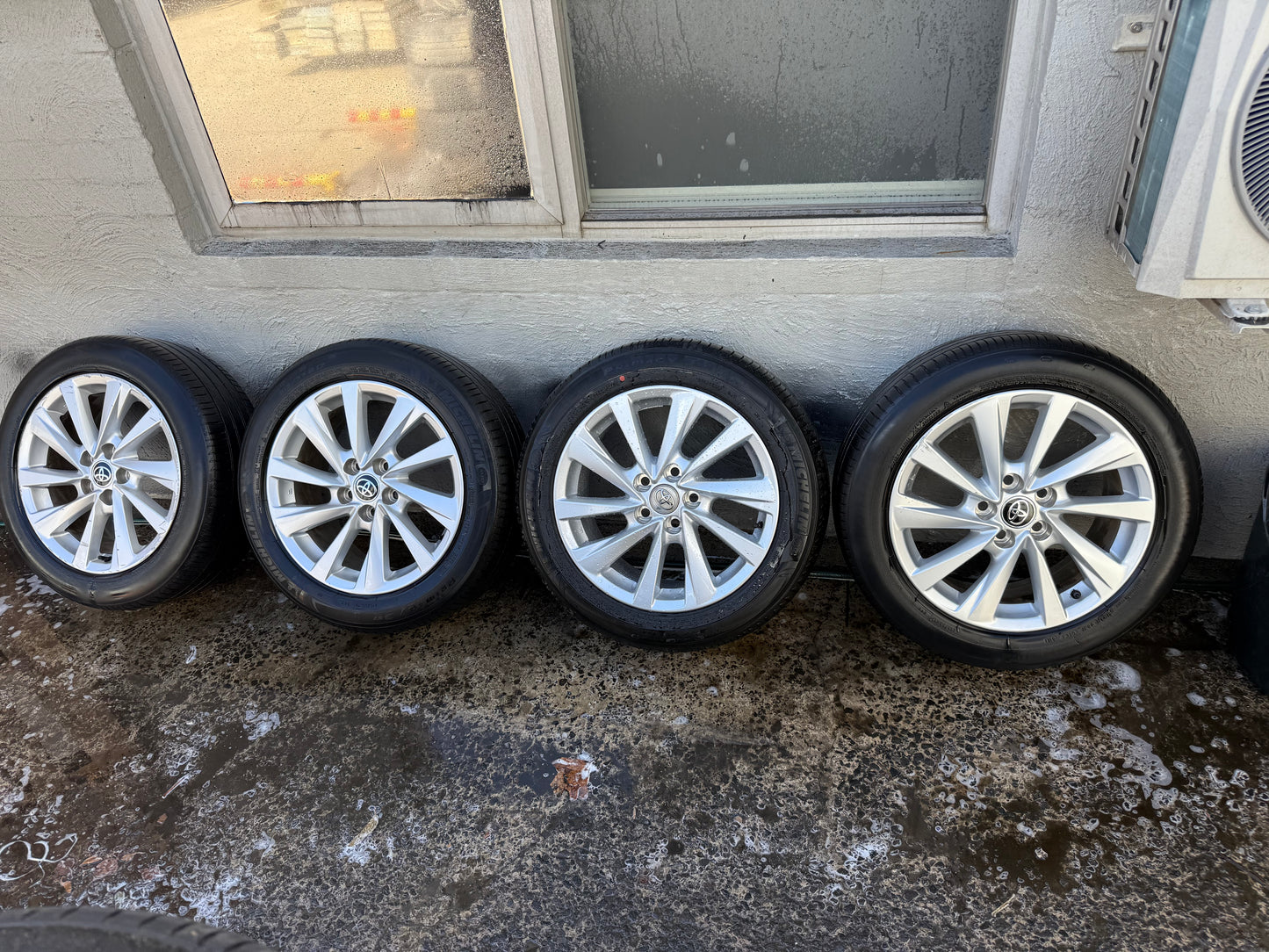 Toyota Camry 17” Alloy Wheels with Excellent Tyres