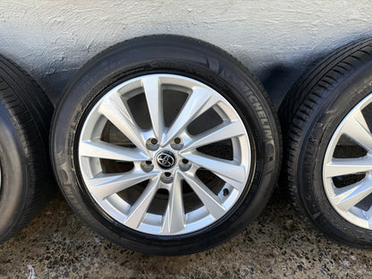Toyota Camry 17” Alloy Wheels with Excellent Tyres