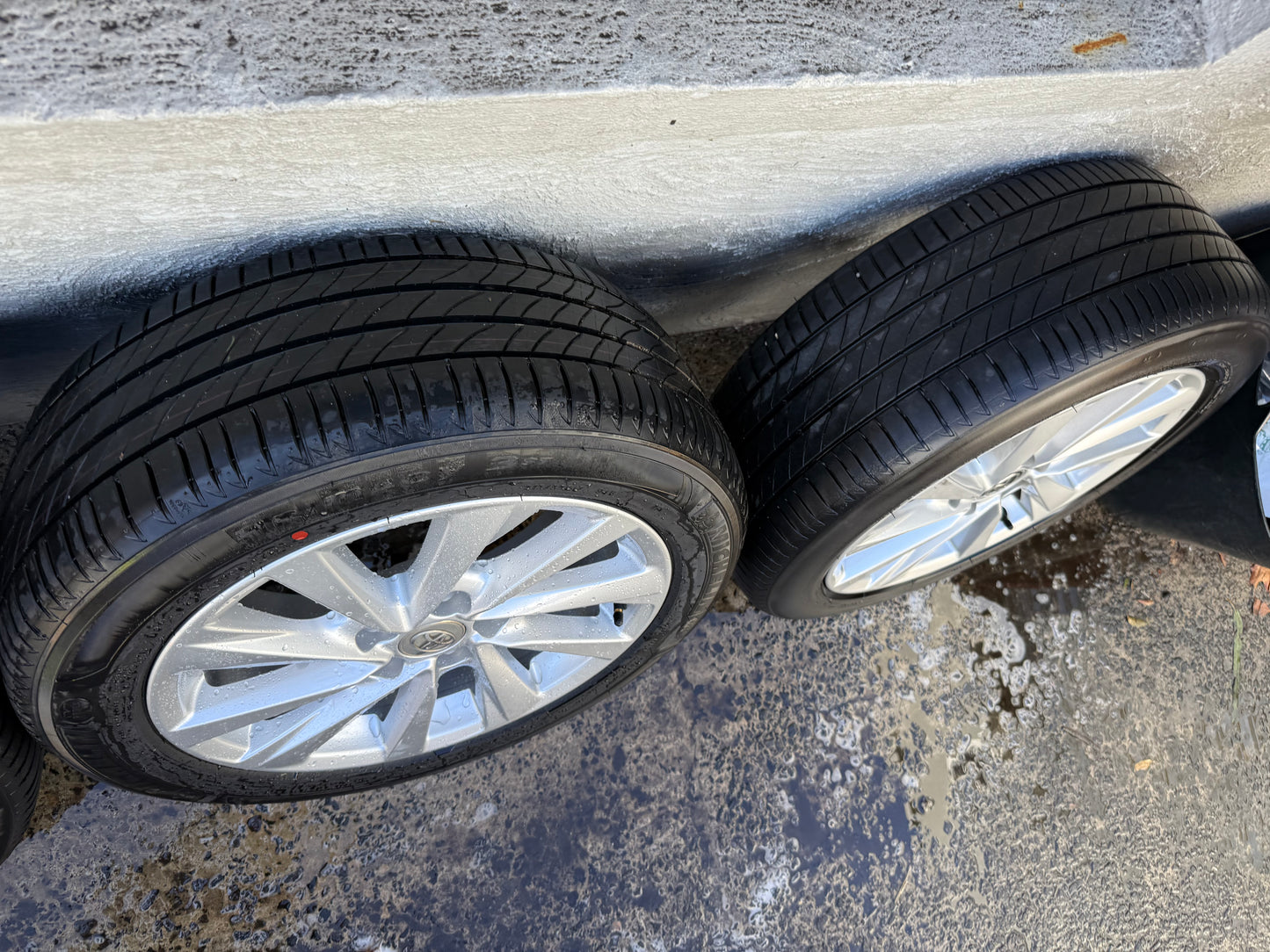Toyota Camry 17” Alloy Wheels with Excellent Tyres