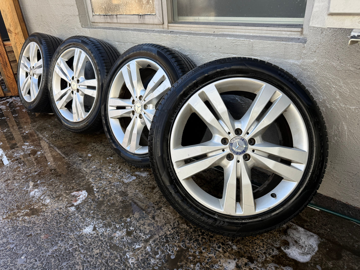 Mercedes Benz R Class 20” Alloy Wheels with Excellent Tyres