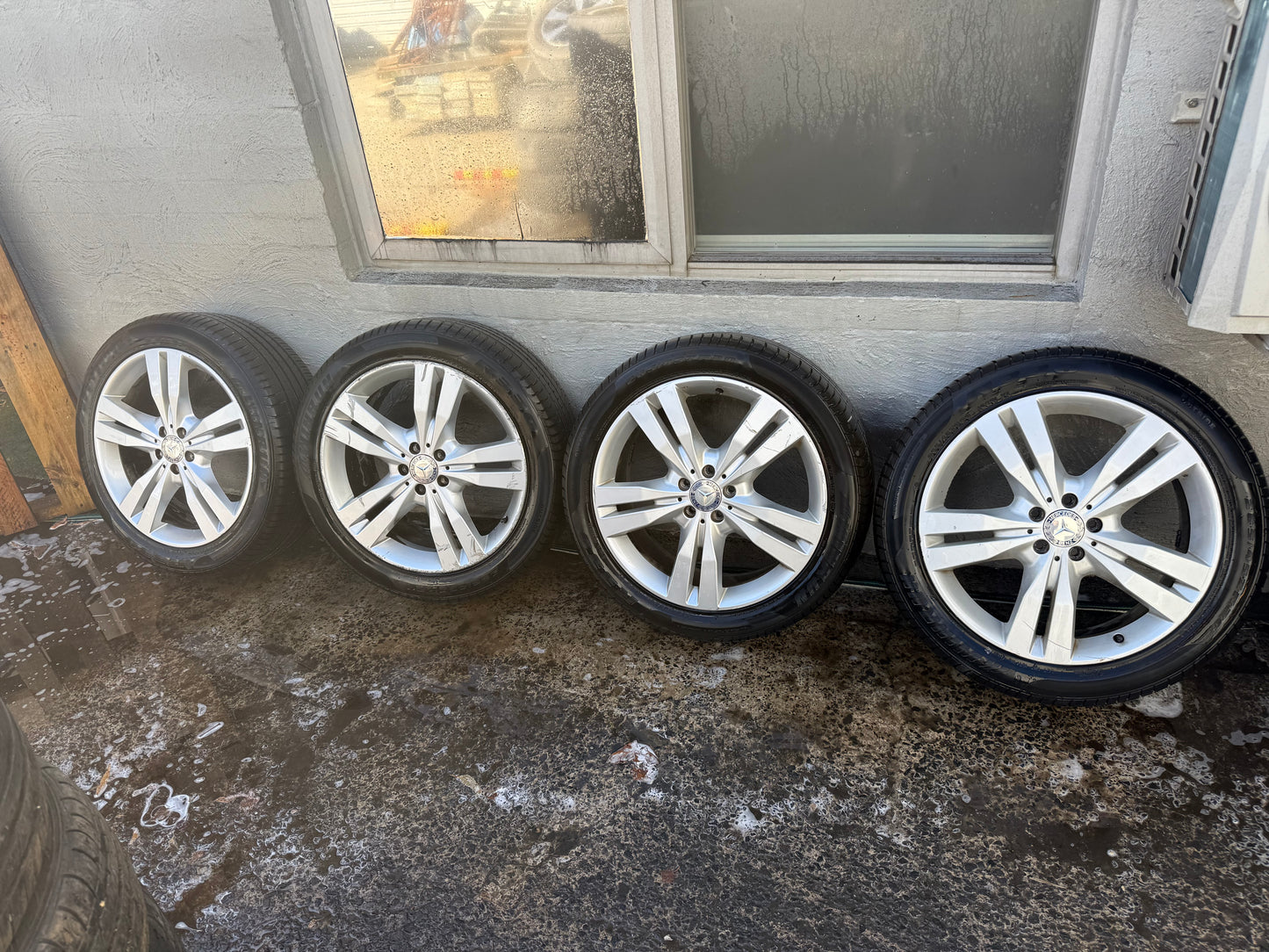 Mercedes Benz R Class 20” Alloy Wheels with Excellent Tyres
