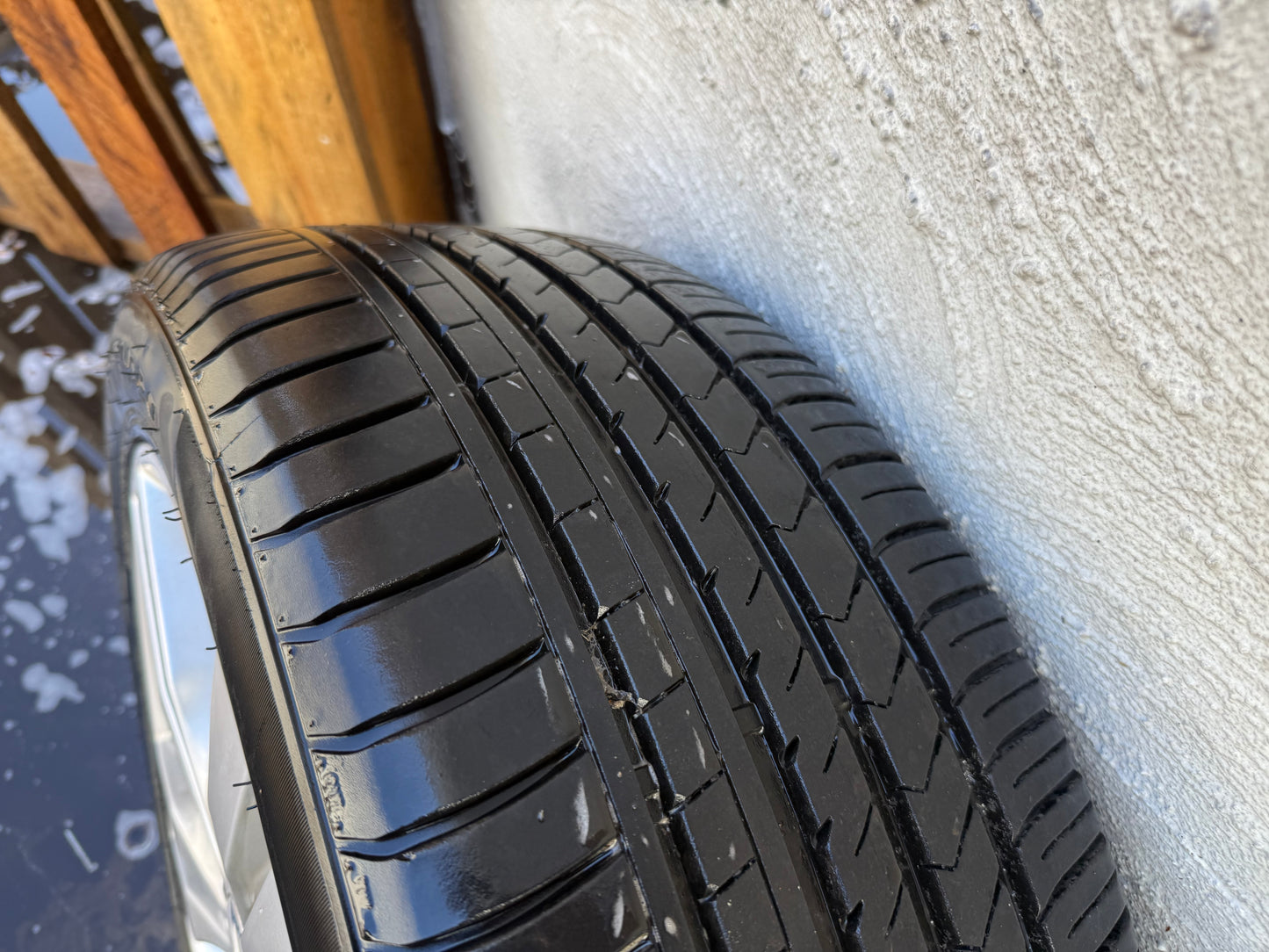 Mercedes Benz R Class 20” Alloy Wheels with Excellent Tyres