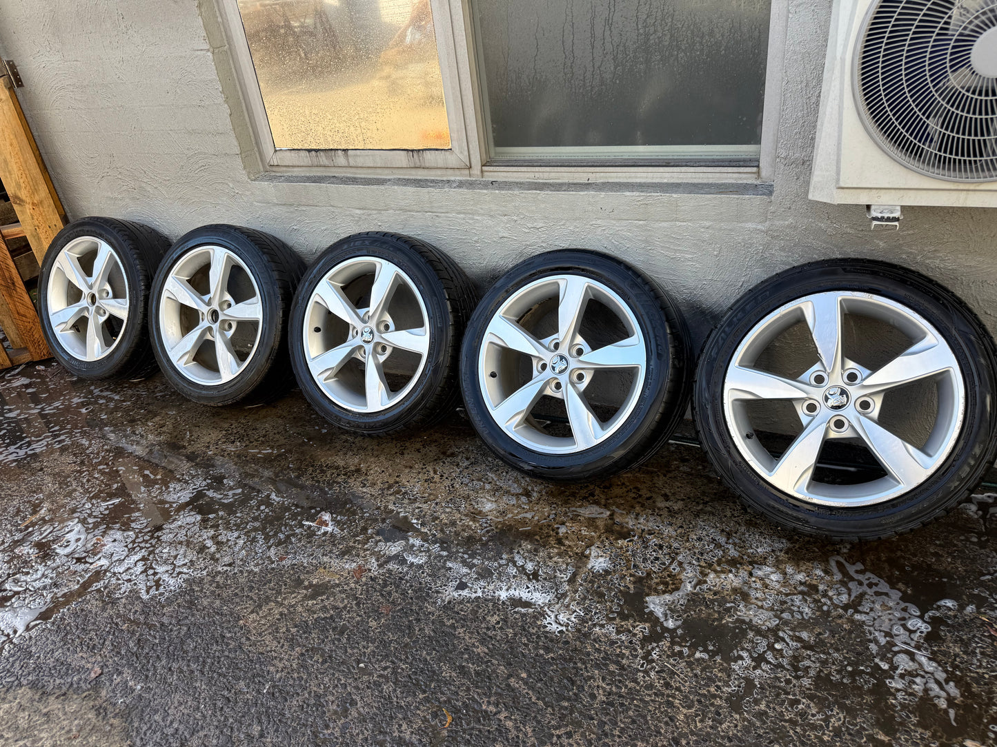 Holden Commodore VE/VF 18” Alloy Wheels with Good Tyres Set of 5