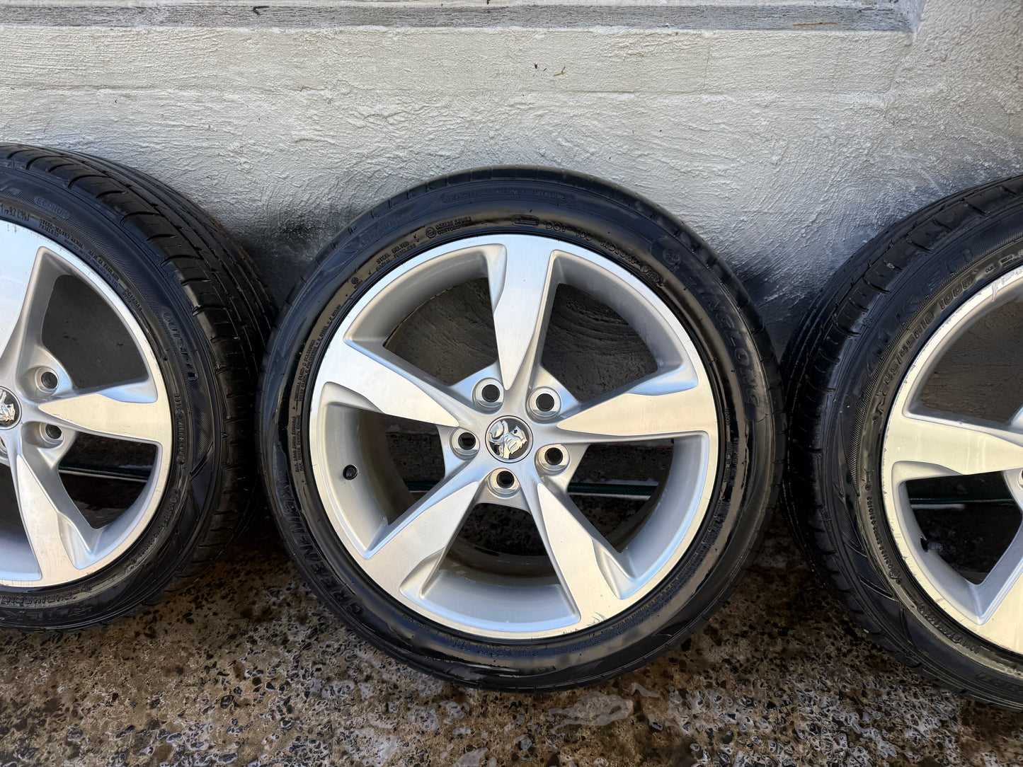 Holden Commodore VE/VF 18” Alloy Wheels with Good Tyres Set of 5