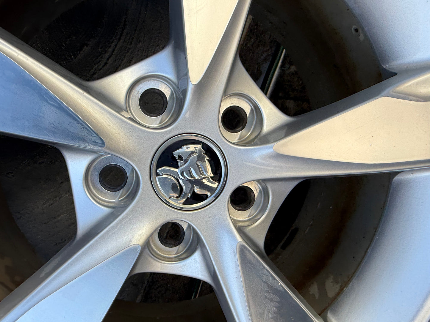 Holden Commodore VE/VF 18” Alloy Wheels with Good Tyres Set of 5