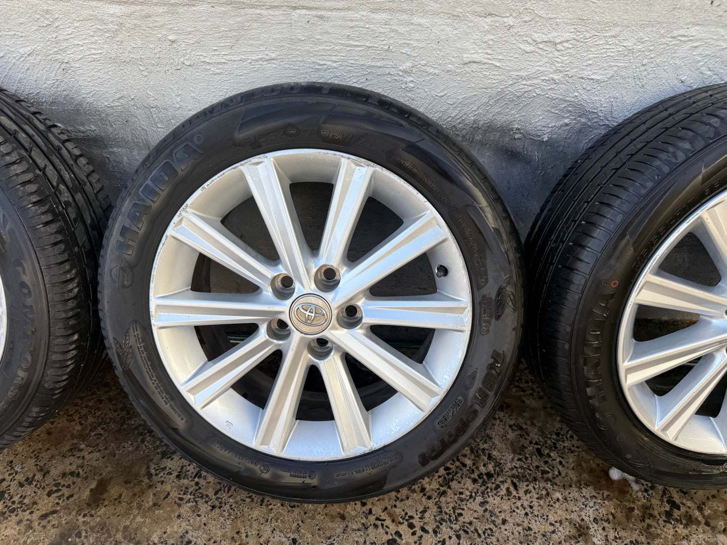 Toyota Camry 17” Alloy Wheels with Good Tyres