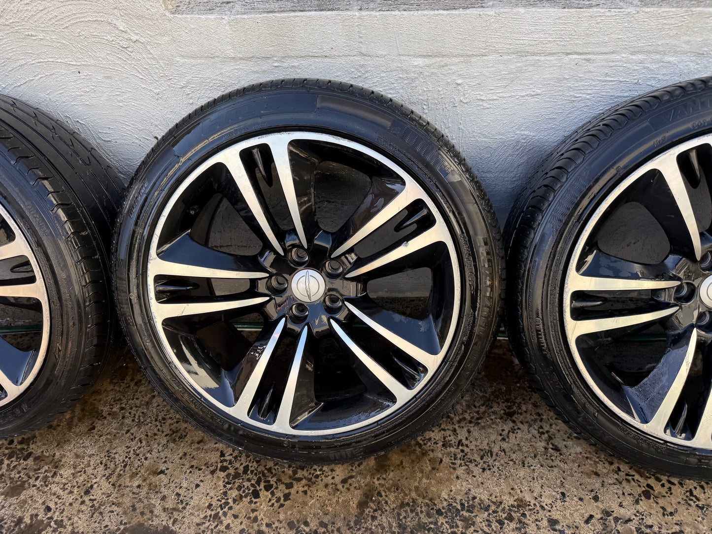 Chrysler 300 20” Alloy Wheels with Tyres