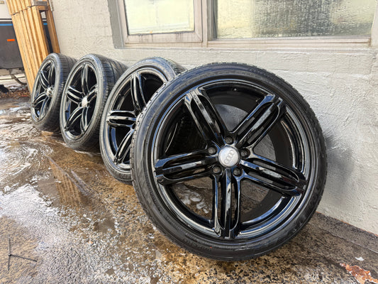 Audi Q7 21 “ Alloy Wheels with Excellent Tyres