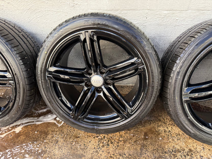 Audi Q7 21 “ Alloy Wheels with Excellent Tyres