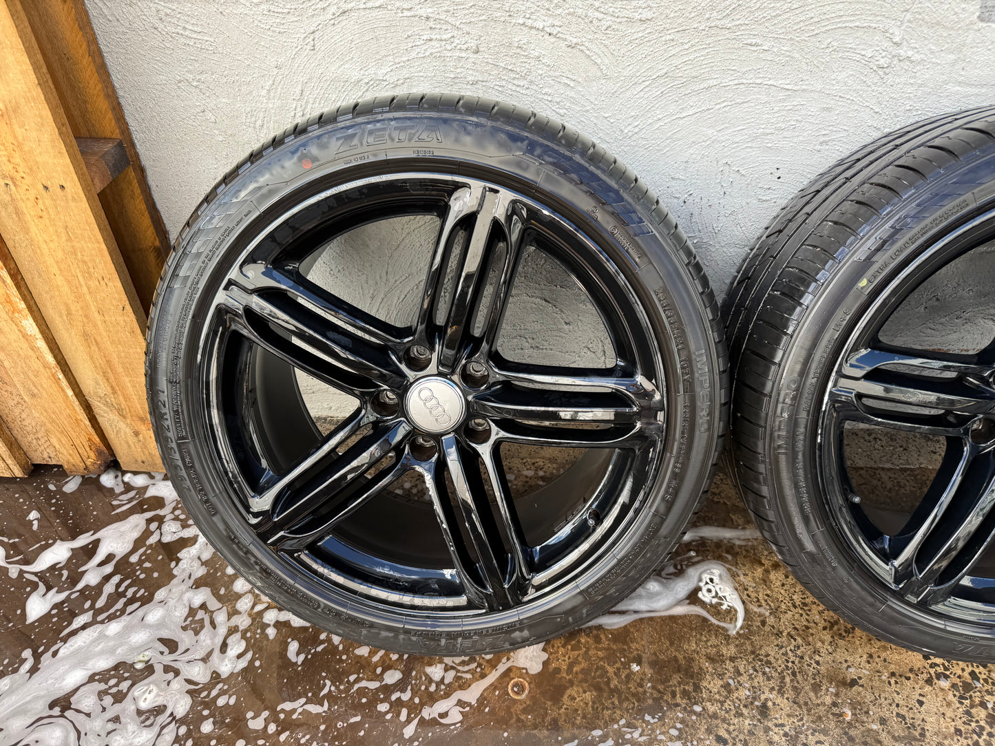 Audi Q7 21 “ Alloy Wheels with Excellent Tyres