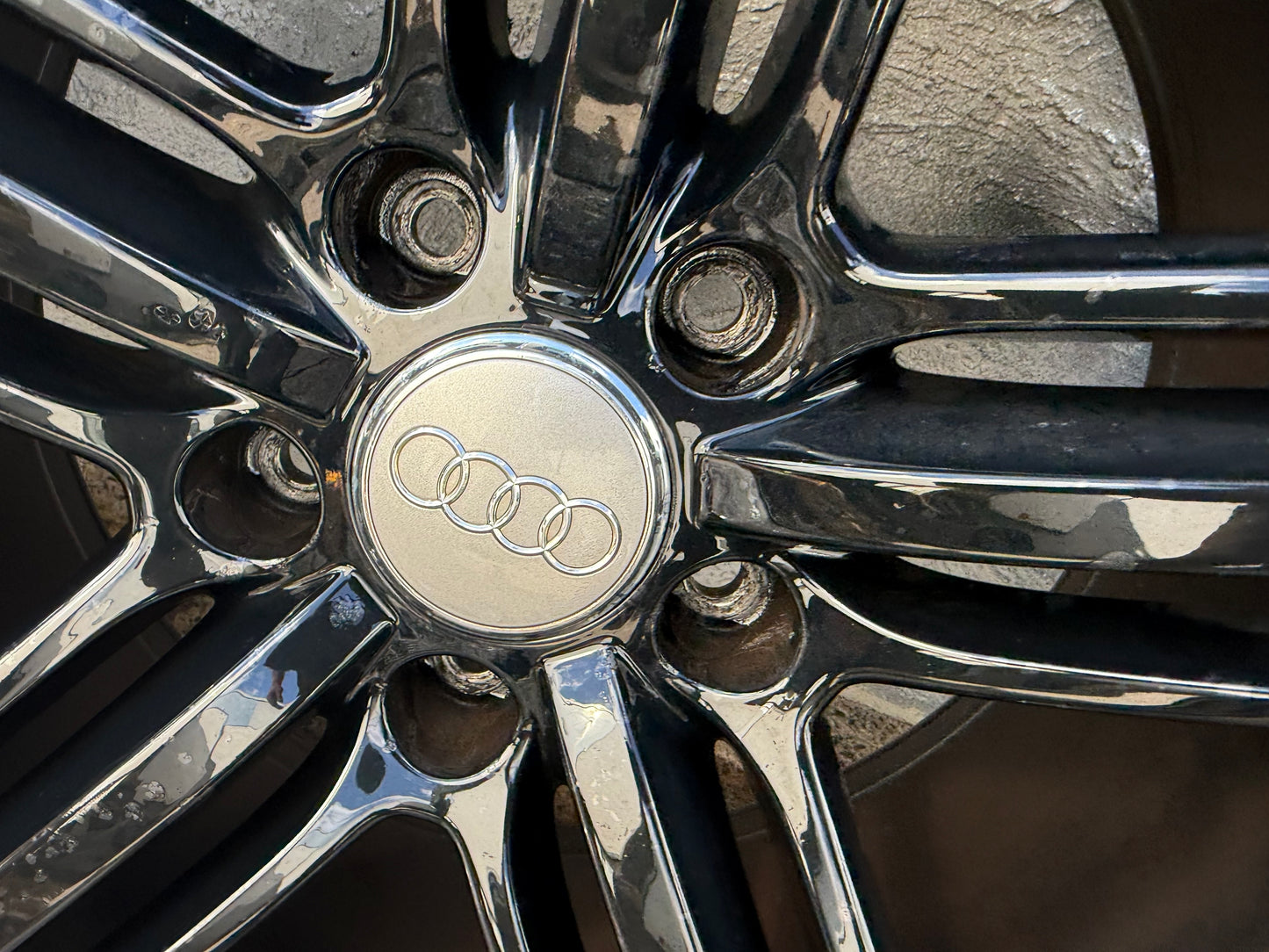 Audi Q7 21 “ Alloy Wheels with Excellent Tyres
