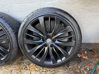 Hyundai Genesis 19” Staggered Alloy Wheels with Excellent Tyres
