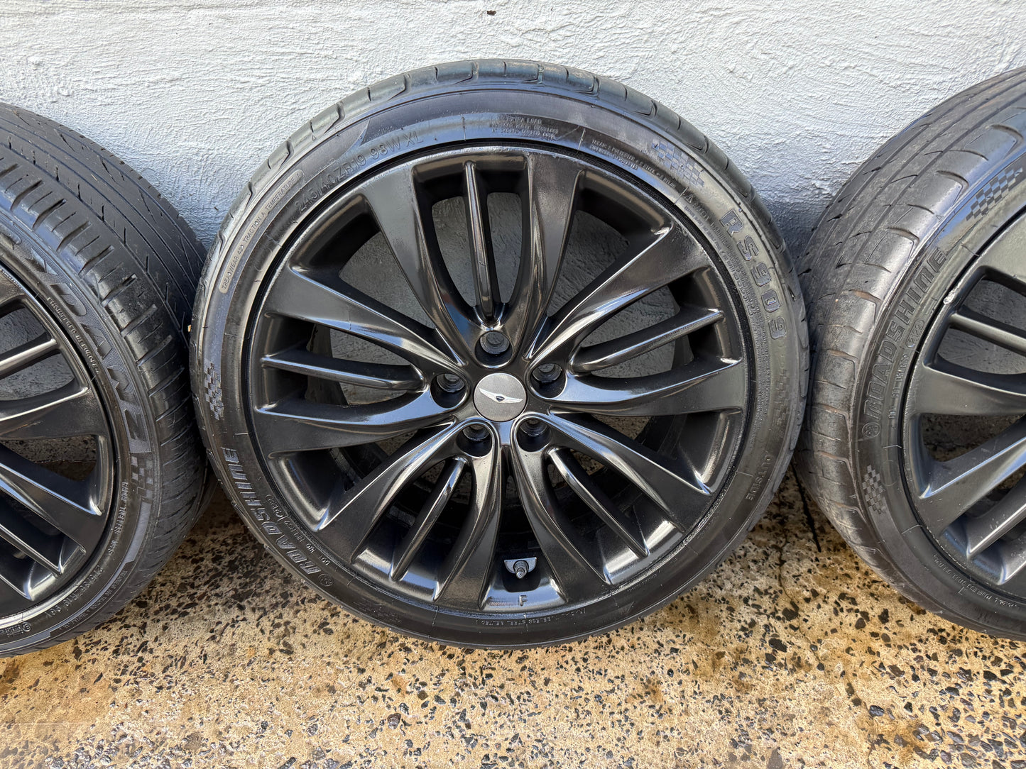 Hyundai Genesis 19” Staggered Alloy Wheels with Excellent Tyres