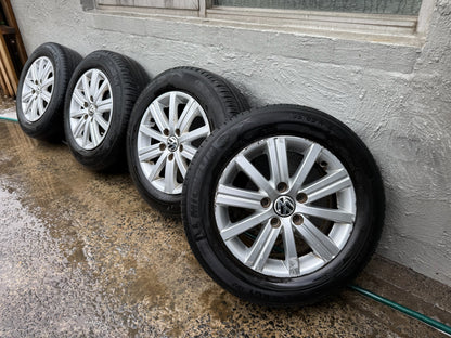 Volkswagen Golf 15” Alloy Wheels with Very Good Tyres