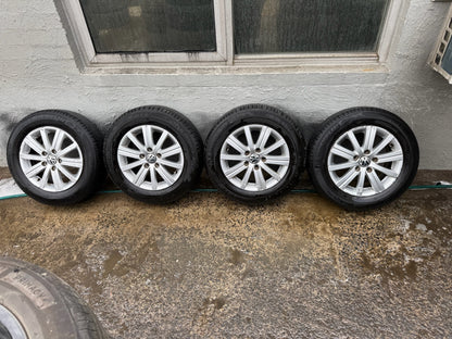Volkswagen Golf 15” Alloy Wheels with Very Good Tyres