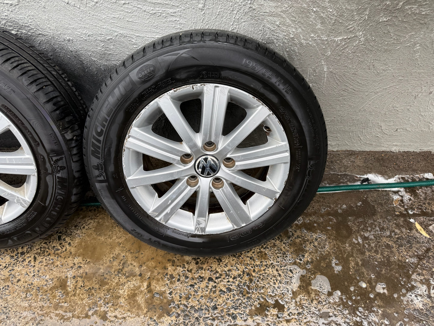 Volkswagen Golf 15” Alloy Wheels with Very Good Tyres