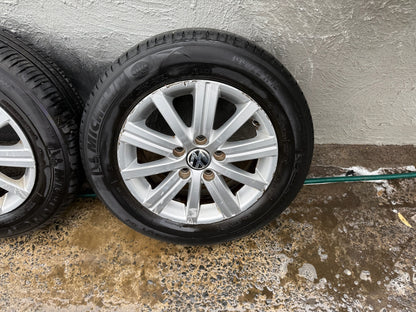 Volkswagen Golf 15” Alloy Wheels with Very Good Tyres