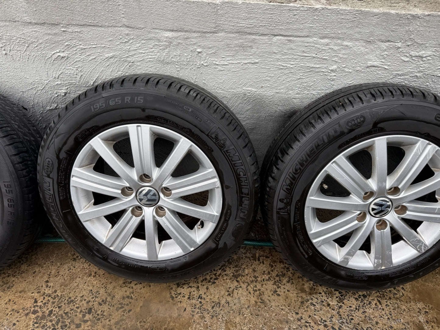 Volkswagen Golf 15” Alloy Wheels with Very Good Tyres