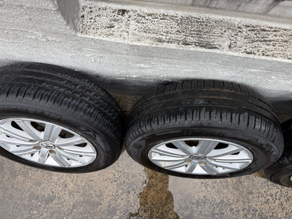 Volkswagen Golf 15” Alloy Wheels with Very Good Tyres